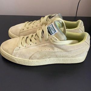 Grade School Women’s Suede Puma Shoe